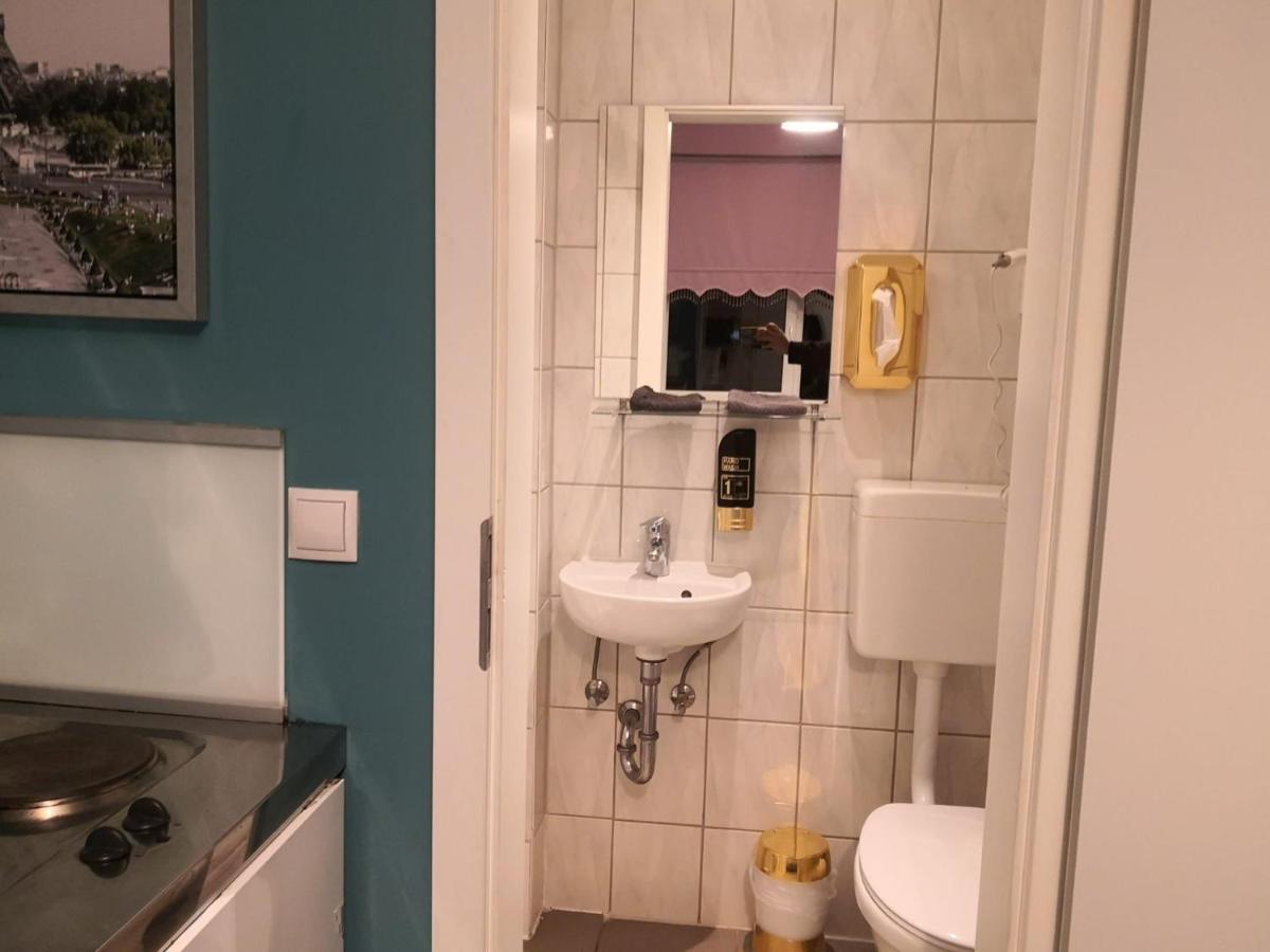 Elifim Hotel Berlin Bagian luar foto