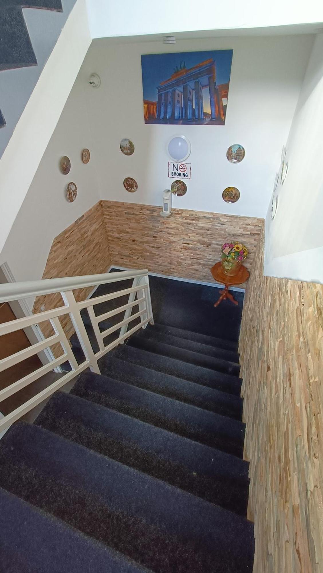 Elifim Hotel Berlin Bagian luar foto