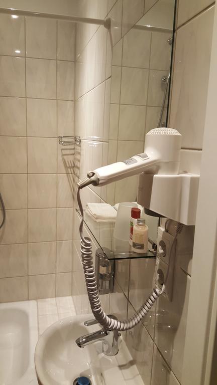 Elifim Hotel Berlin Bagian luar foto