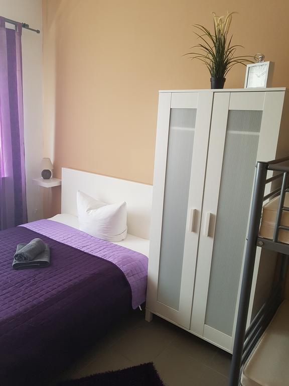 Elifim Hotel Berlin Bagian luar foto